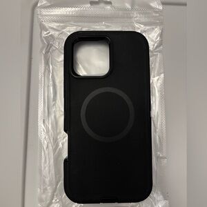 16 pro maxBlack Phone Case with MagSafe Compatibility